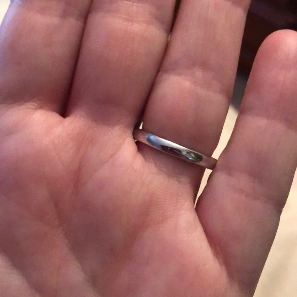 Comfort fit silver colored pear shaped ring - Picture 4 of 8